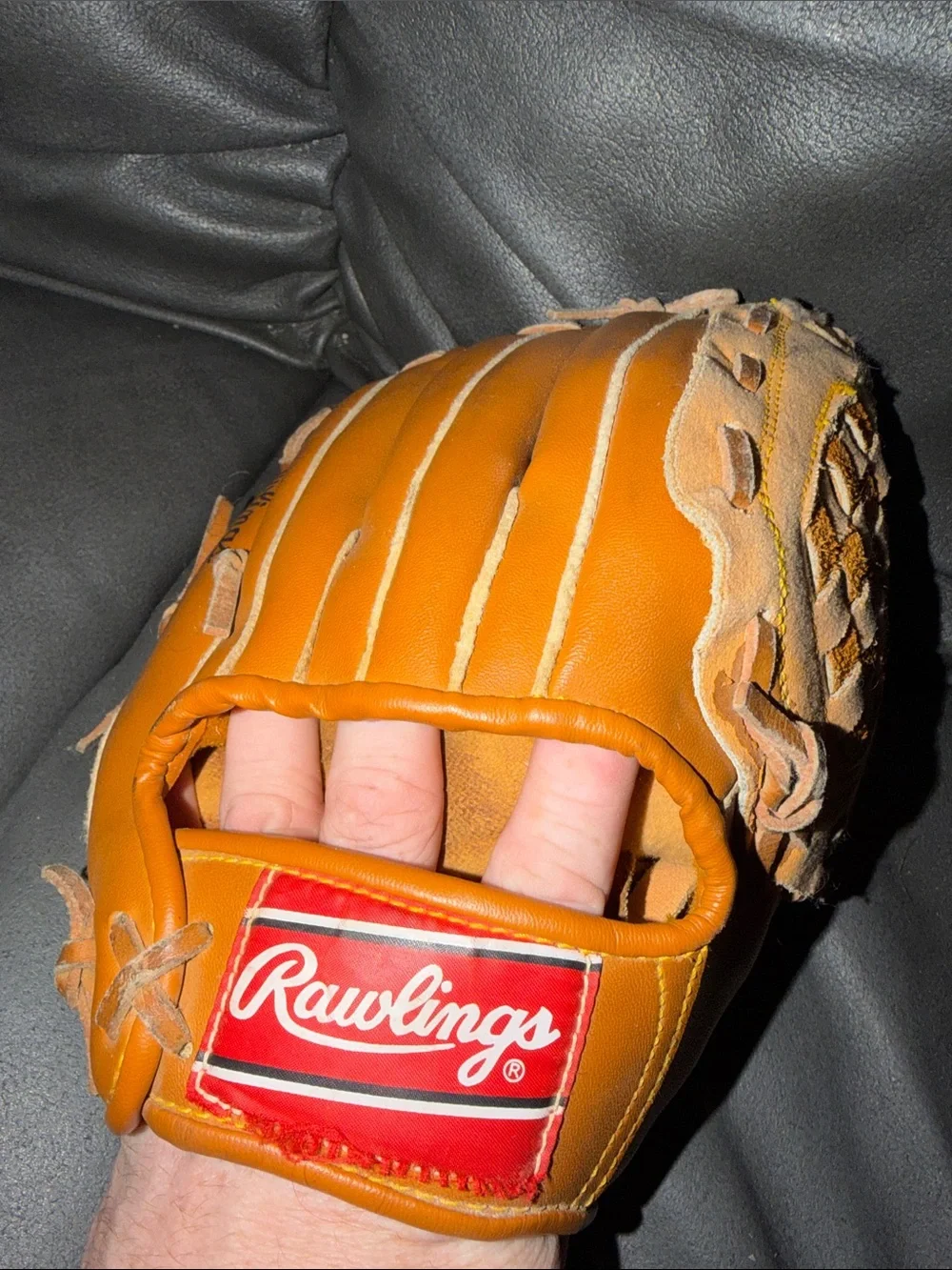 Rawlings Tan and Red Leather Baseball Glove cal Ripken jr RHT Model 10in RBG106